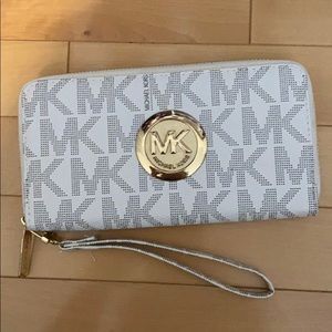 Fake Michael Kors wallet